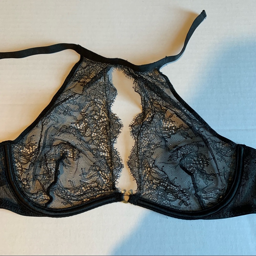 Victoria’s Secret Bra Size 34C Choker Bralette with Rhinestone Septum Gold Lace
